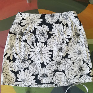 GAP black/white flower mini skirt with beads sz 0